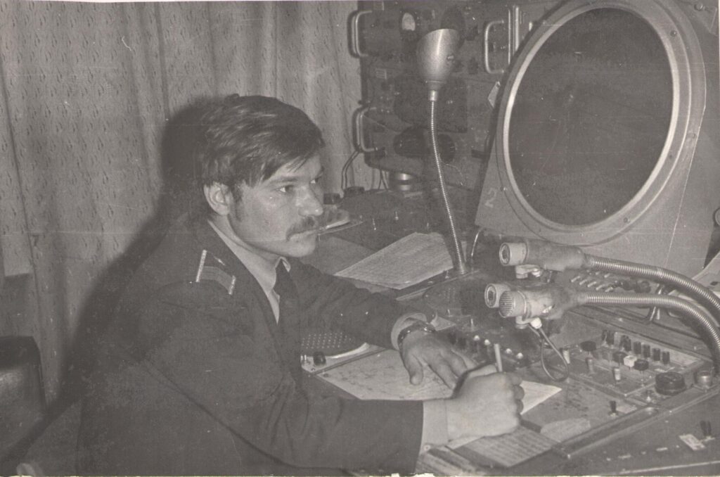 Казначеев ВВ рабочее место диспетчера РЦ Певек 1982 год