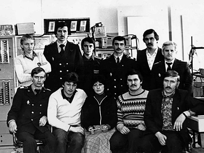Работники базы ЭРТОС Надымского ОАО, ЛАЗ КДП, 1984 г.